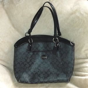 Coach Peyton Pocket Tote F19816 🖤